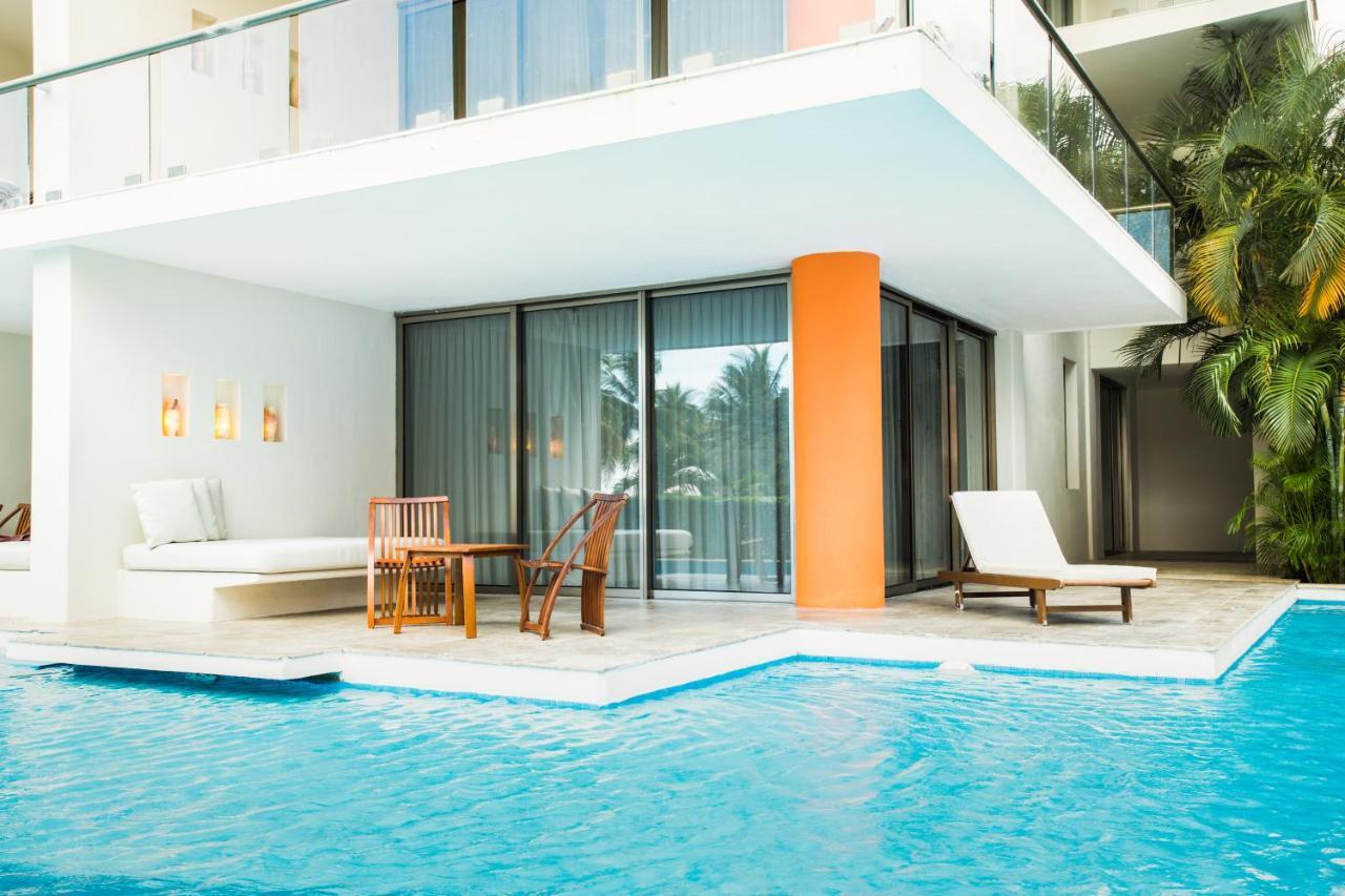 Suíte Júnior com Acesso Direto à Piscina e Vista do Oceano
