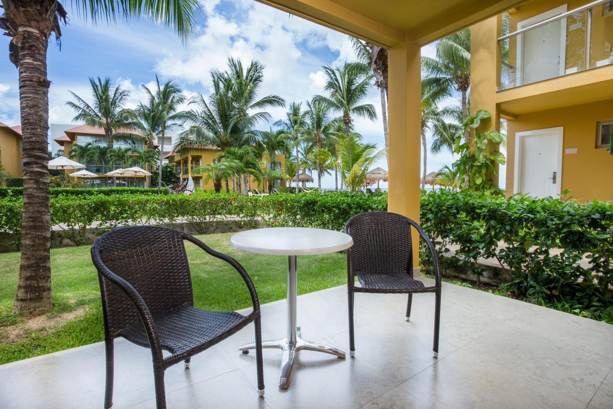 Suíte Júnior Preferred VIP com Cama King-size e Vista da Piscina